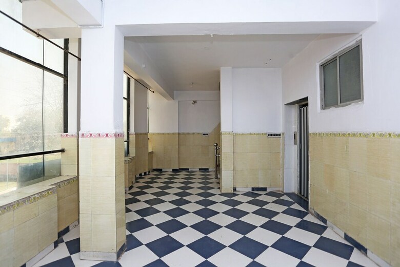 Oyo 28006 Hotel President