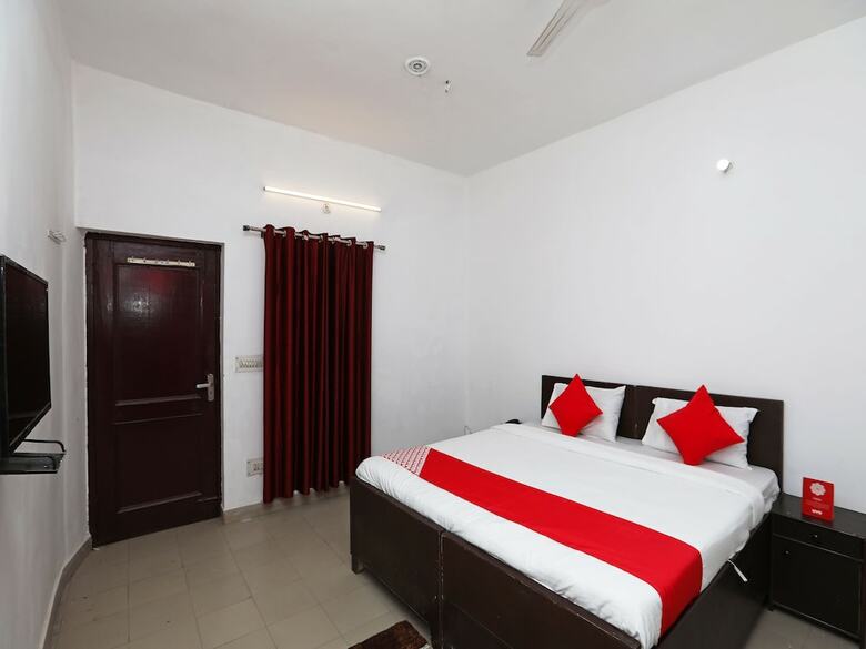 Oyo 36700 Hotel Indians