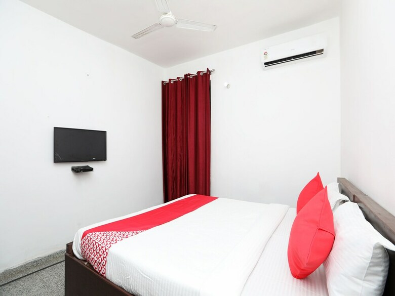 Oyo 36700 Hotel Indians