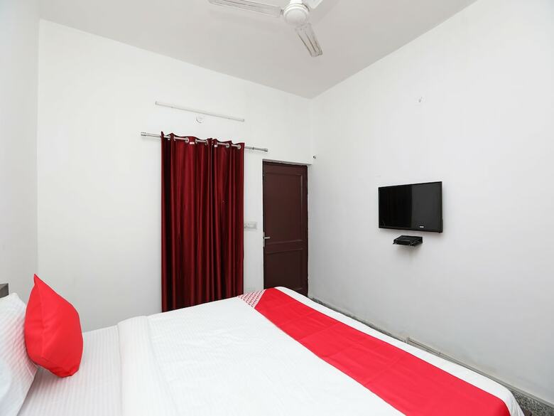 Oyo 36700 Hotel Indians