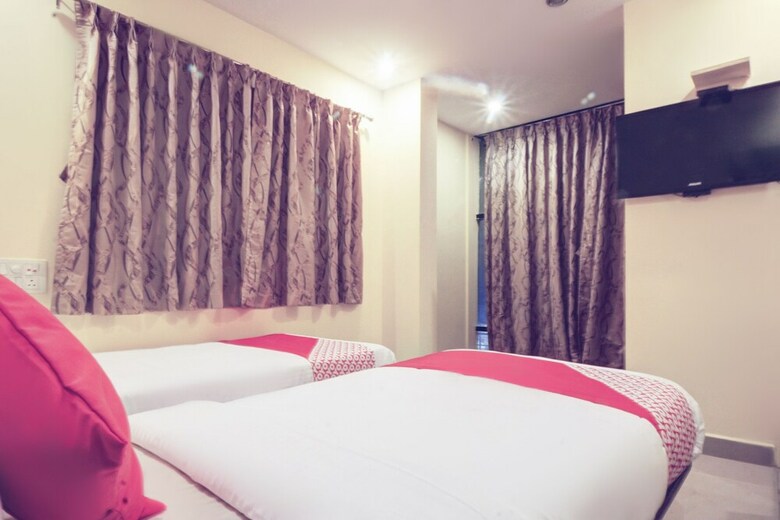 Oyo 28047 Hotel Galaxy Residency