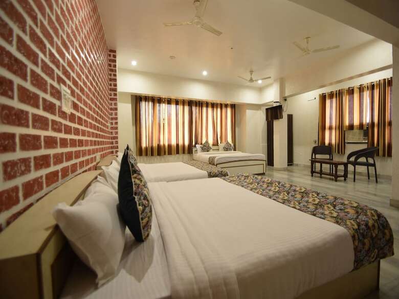 Oyo 30226 Hotel Darshan Palace