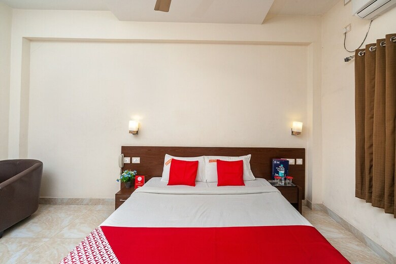 Hotel Oyo 33352 The Royal Park