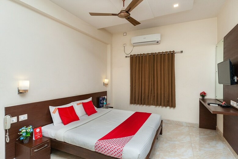 Hotel Oyo 33352 The Royal Park