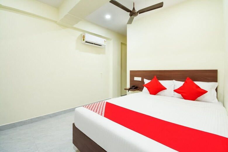 Hotel Oyo 29061 Suryas Grand