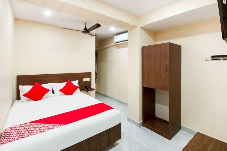 Hotel Oyo 29061 Suryas Grand
