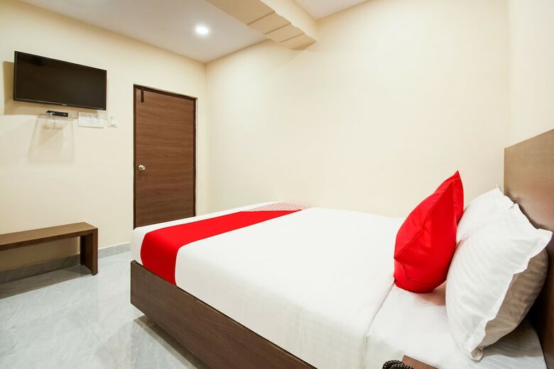 Hotel Oyo 29061 Suryas Grand
