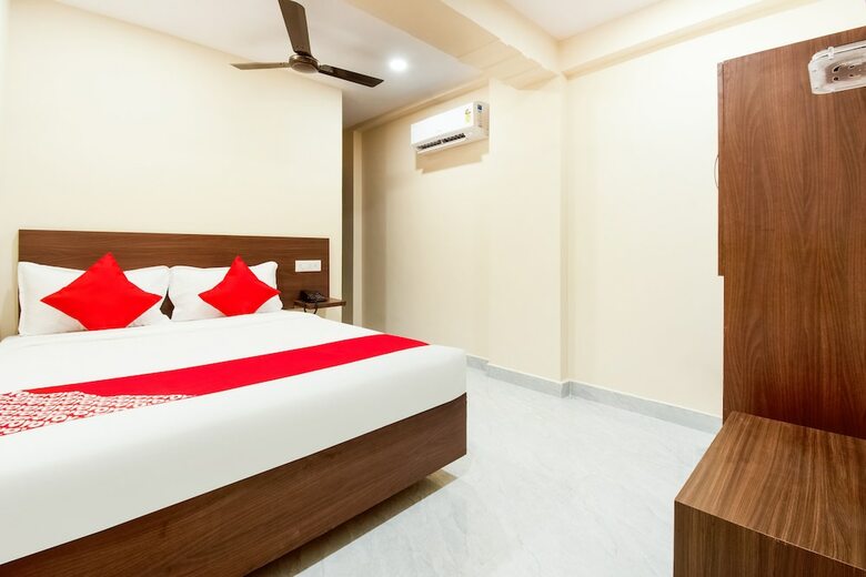 Hotel Oyo 29061 Suryas Grand