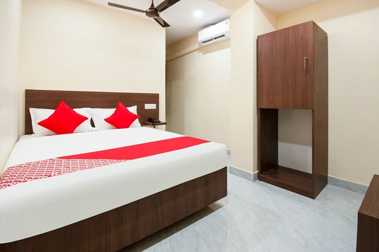 Hotel Oyo 29061 Suryas Grand
