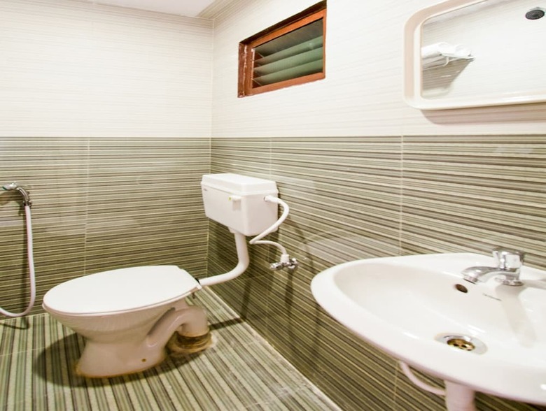 Hotel Oyo 29061 Suryas Grand