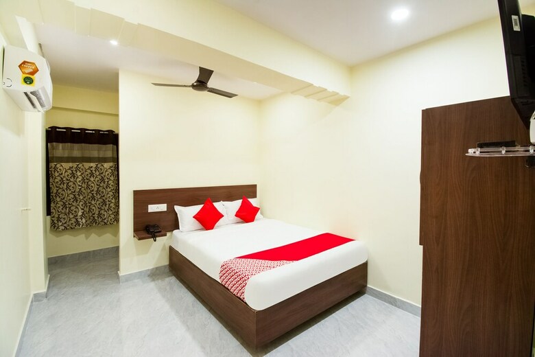 Hotel Oyo 29061 Suryas Grand