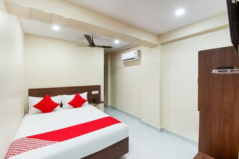 Hotel Oyo 29061 Suryas Grand