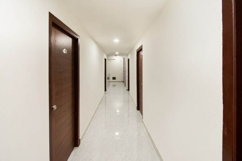 Hotel Oyo 29061 Suryas Grand