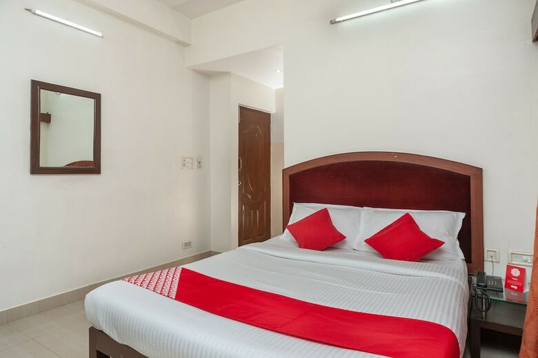 Hotel Oyo 8410 Rajeswari Tower