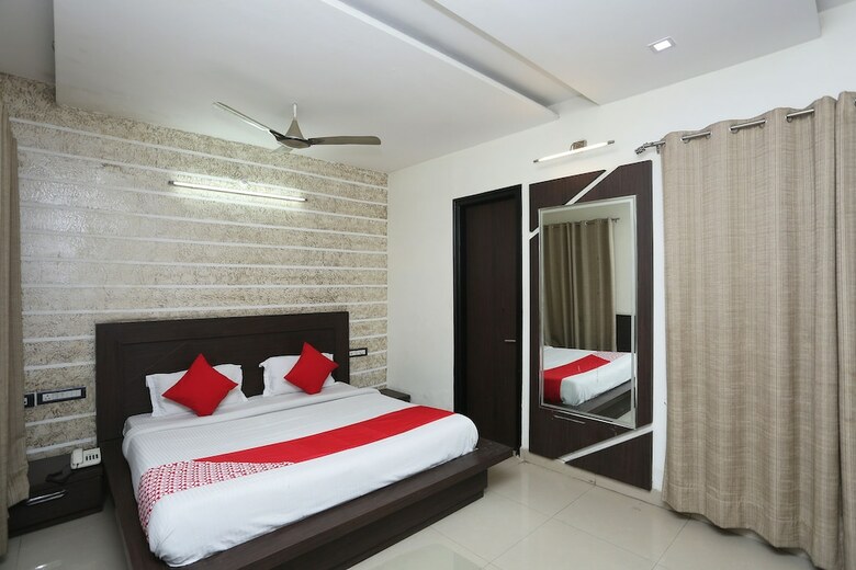 Oyo 29690 Hotel Galaxy