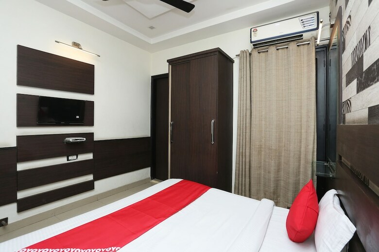 Oyo 29690 Hotel Galaxy
