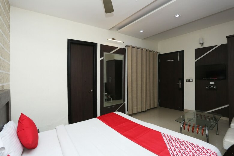 Oyo 29690 Hotel Galaxy