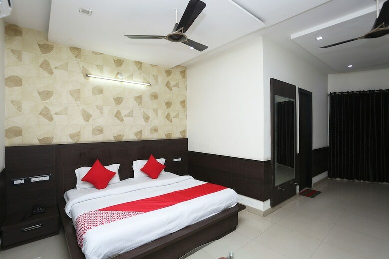 Oyo 29690 Hotel Galaxy