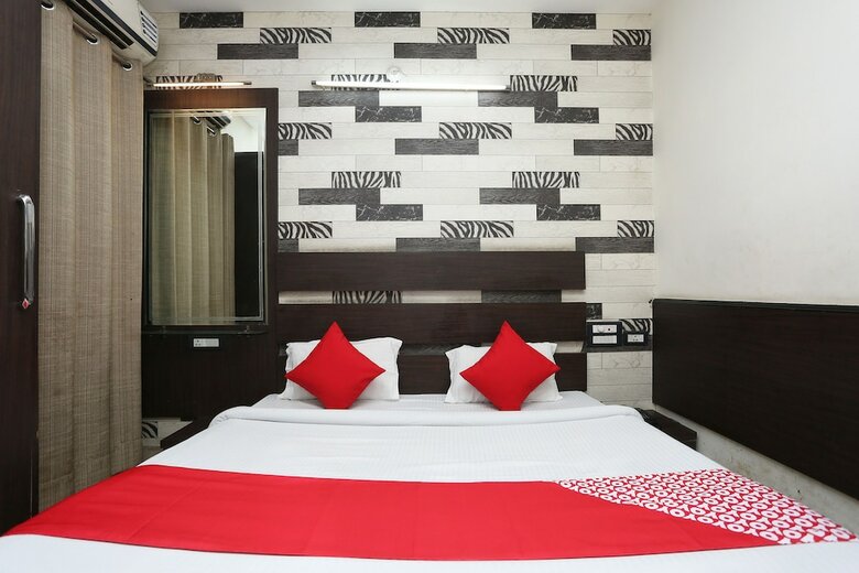Oyo 29690 Hotel Galaxy