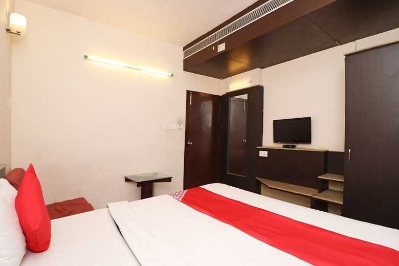Oyo 28796 Hotel Rajhans