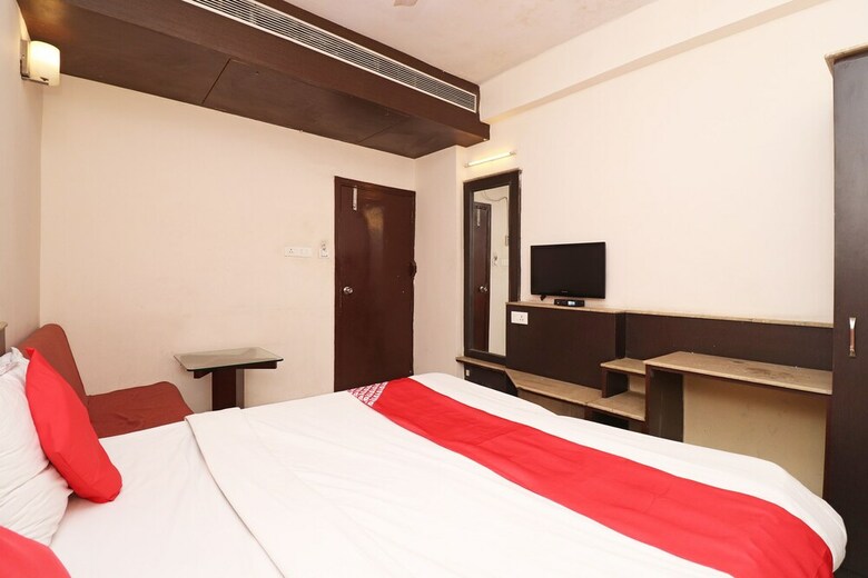 Oyo 28796 Hotel Rajhans