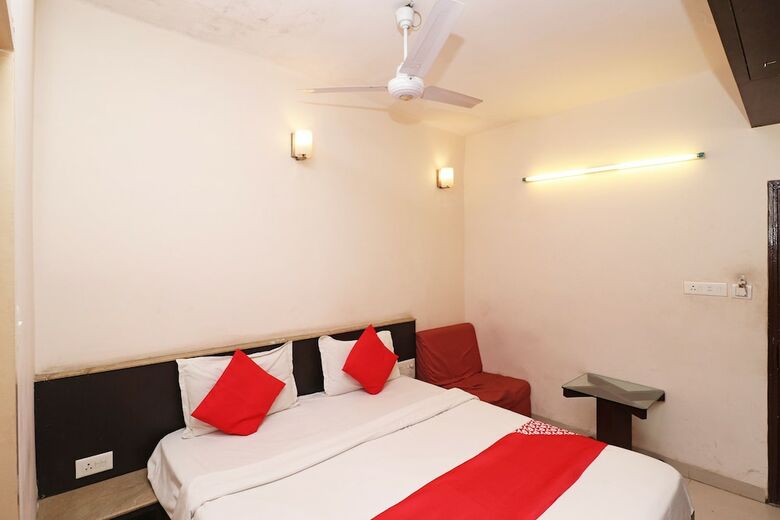 Oyo 28796 Hotel Rajhans