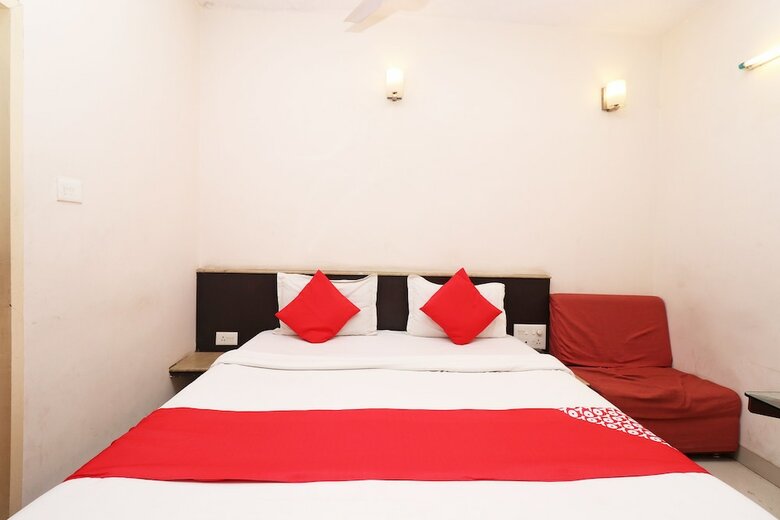 Oyo 28796 Hotel Rajhans