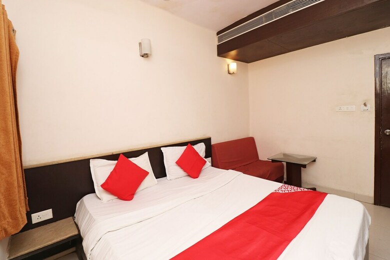 Oyo 28796 Hotel Rajhans