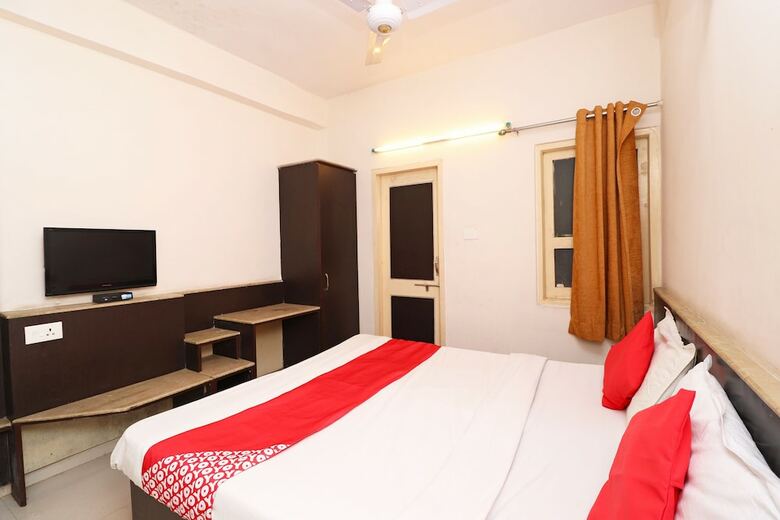 Oyo 28796 Hotel Rajhans