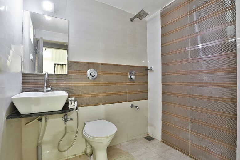 Oyo 35809 Hotel Sheetal