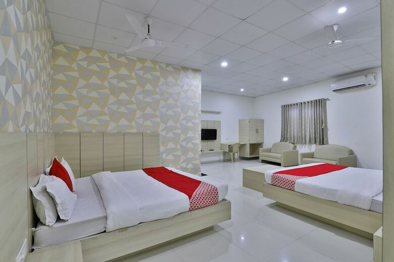 Oyo 35809 Hotel Sheetal