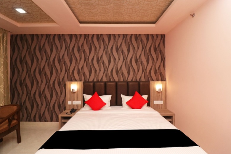 Capital O 27765 Hotel Vip Square
