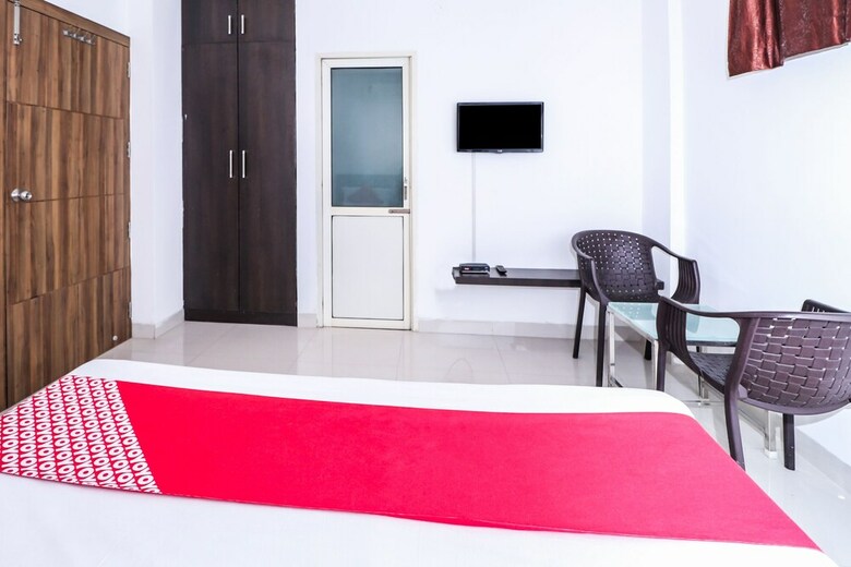 Oyo 26173 Hotel Divine Residency