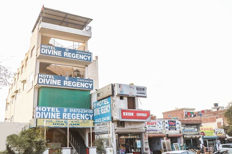 Oyo 26173 Hotel Divine Residency