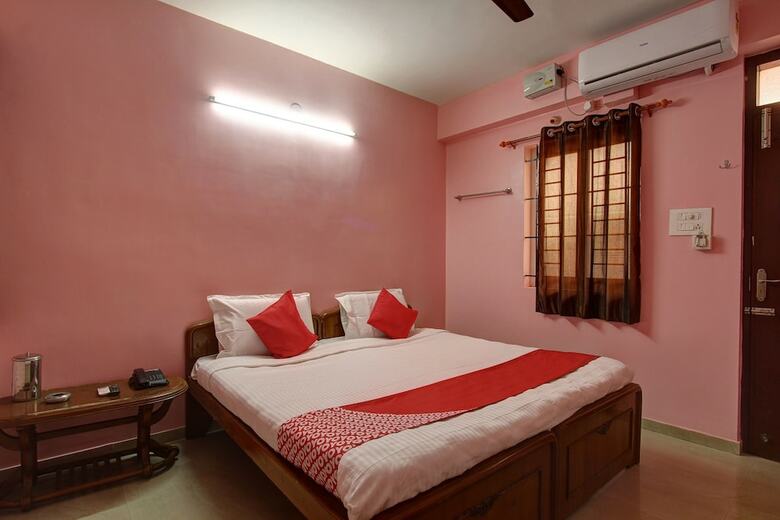 Oyo 28738 Abbirami Hotels