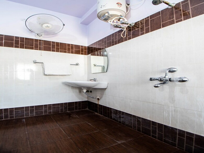 Oyo 33479 Hotel Double Tree Deluxe