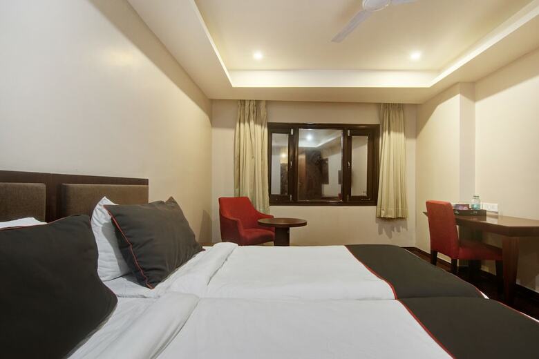 Hotel Collection O 132 New Aatish Market