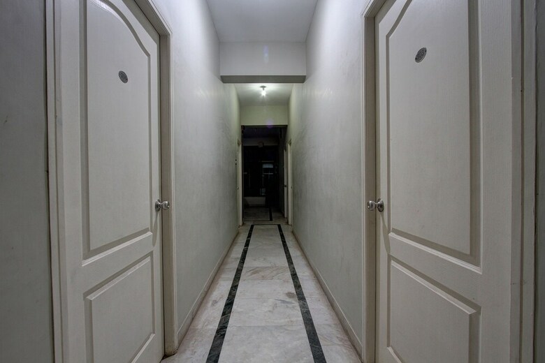 Oyo 35504 Royal Park Hotal