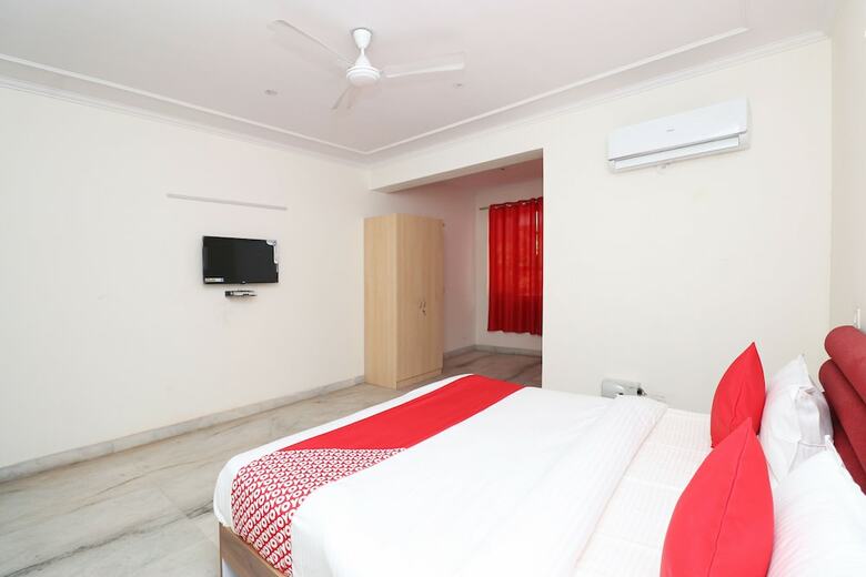 Hotel Oyo 28232 The Golden Circle