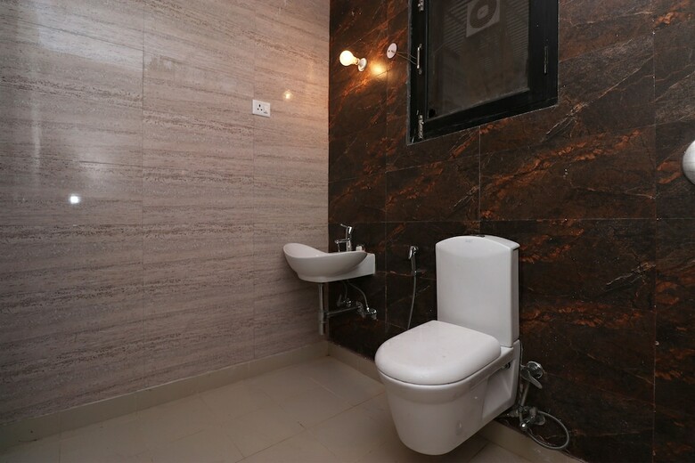 Hotel Oyo 28232 The Golden Circle