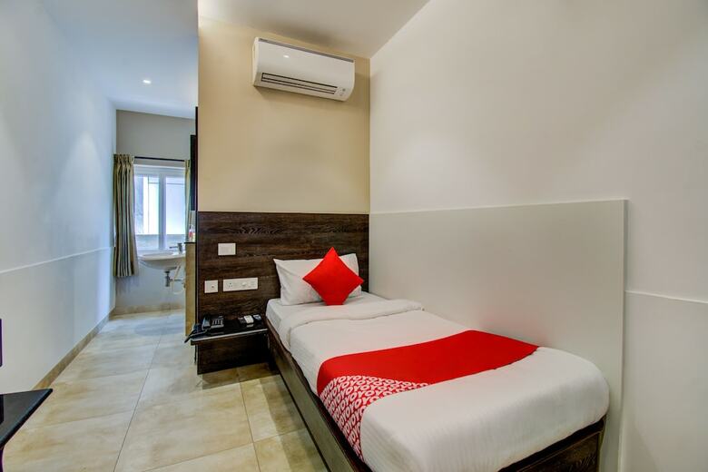 Oyo Flagship 29891 Hotel Karpagam, Gandhipuram
