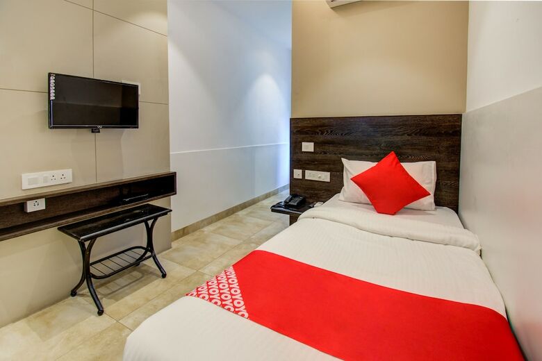 Oyo Flagship 29891 Hotel Karpagam, Gandhipuram