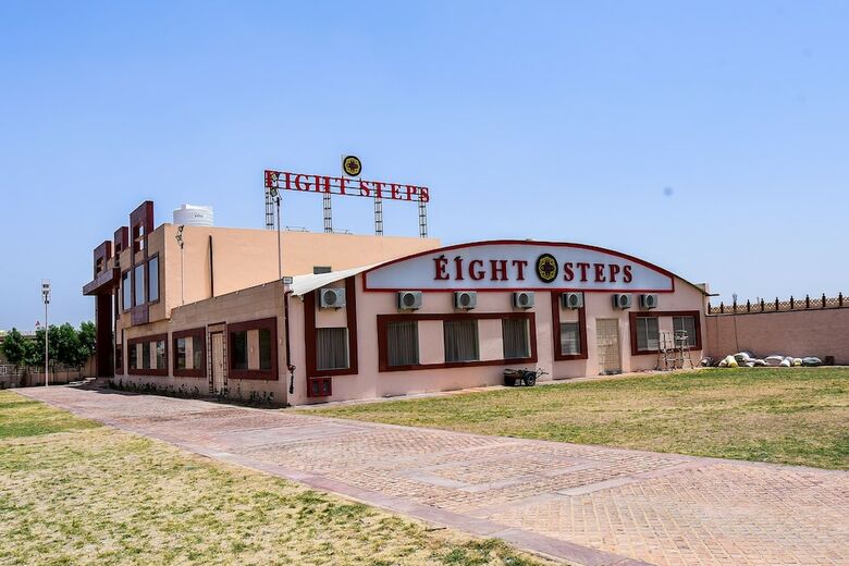 Hotel Capital O 38804 Eight Steps Resort
