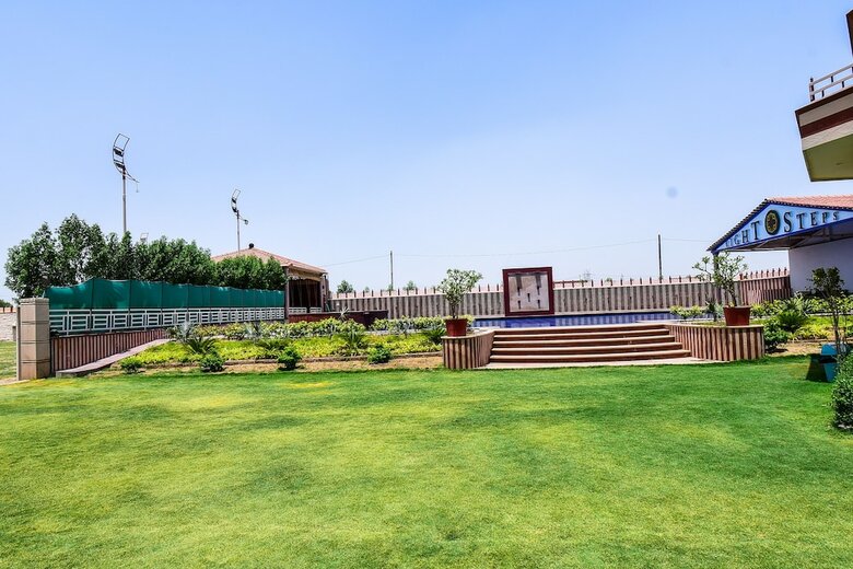 Hotel Capital O 38804 Eight Steps Resort