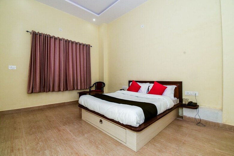 Hotel Capital O 38804 Eight Steps Resort
