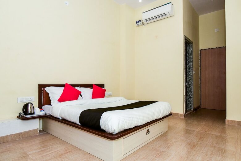 Hotel Capital O 38804 Eight Steps Resort
