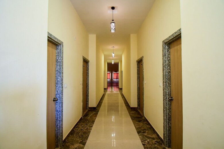Hotel Capital O 38804 Eight Steps Resort