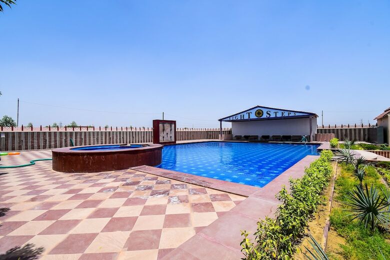 Hotel Capital O 38804 Eight Steps Resort