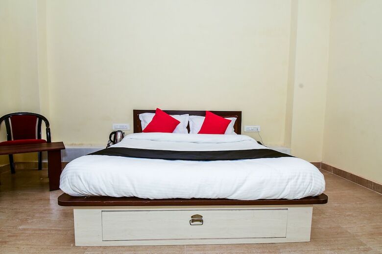 Hotel Capital O 38804 Eight Steps Resort