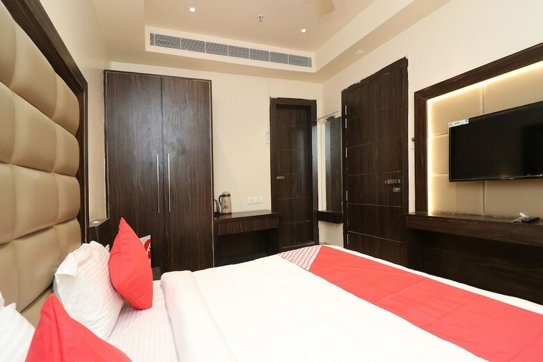 Hotel Oyo 24608 Sanjay Galaxy Premium